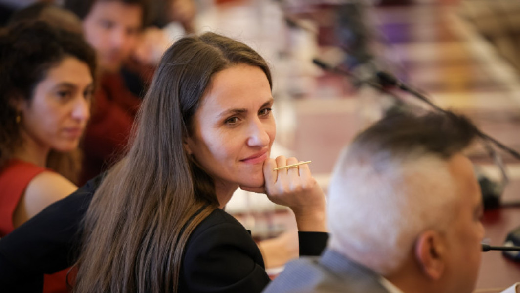 Raluca Turcan o apără pe Oana Țoiu, victima unor atacuri la adresa ținutei sale. „E un dispreț profund față de femei”