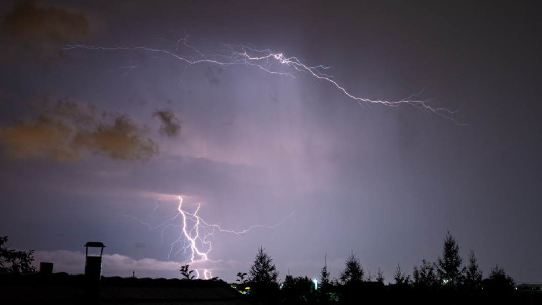 HARTĂ Meteorologii au emis un nou cod portocaliu de caniculă și avertizări de furtuni puternice. Zonele afectate