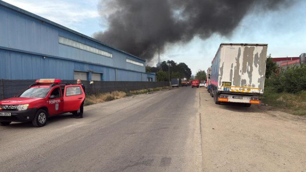 Incendiu la un depozit din sectorul 6 al Capitalei, unde sunt depozitate butelii cu oxigen. A fost emis mesaj RO-Alert