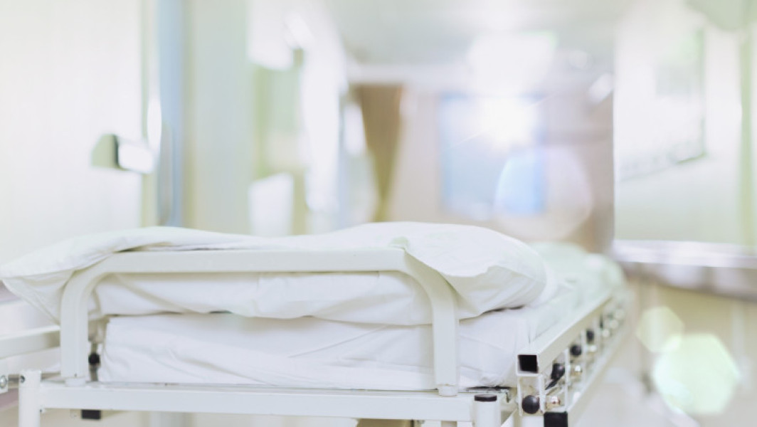 Medicii care pleacă mai devreme de la spital pentru a lucra la privat riscă să rămână fără loc de muncă