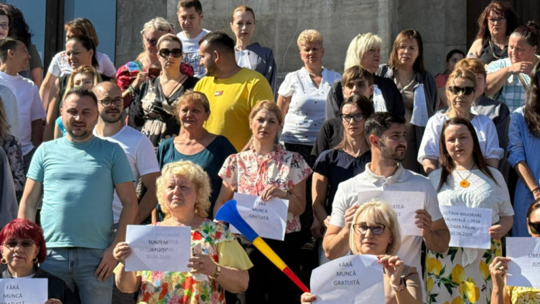 Video&Foto Protestele continuă în toată țara, la ANAF, Curtea de Apel București, instituții din componența Apelor Române, după tăierea sporurilor