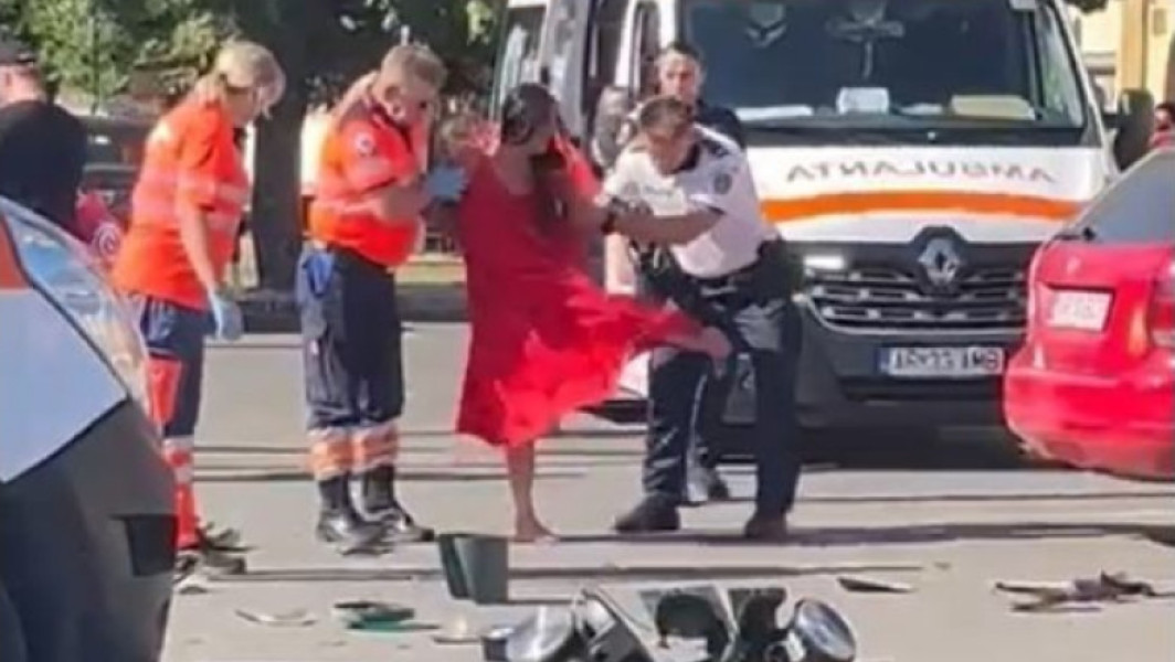 Video O şoferiţă beată a produs un accident în care o altă femeie şi doi copii au fost răniţi. A fost încătuşată după ce a făcut scandal