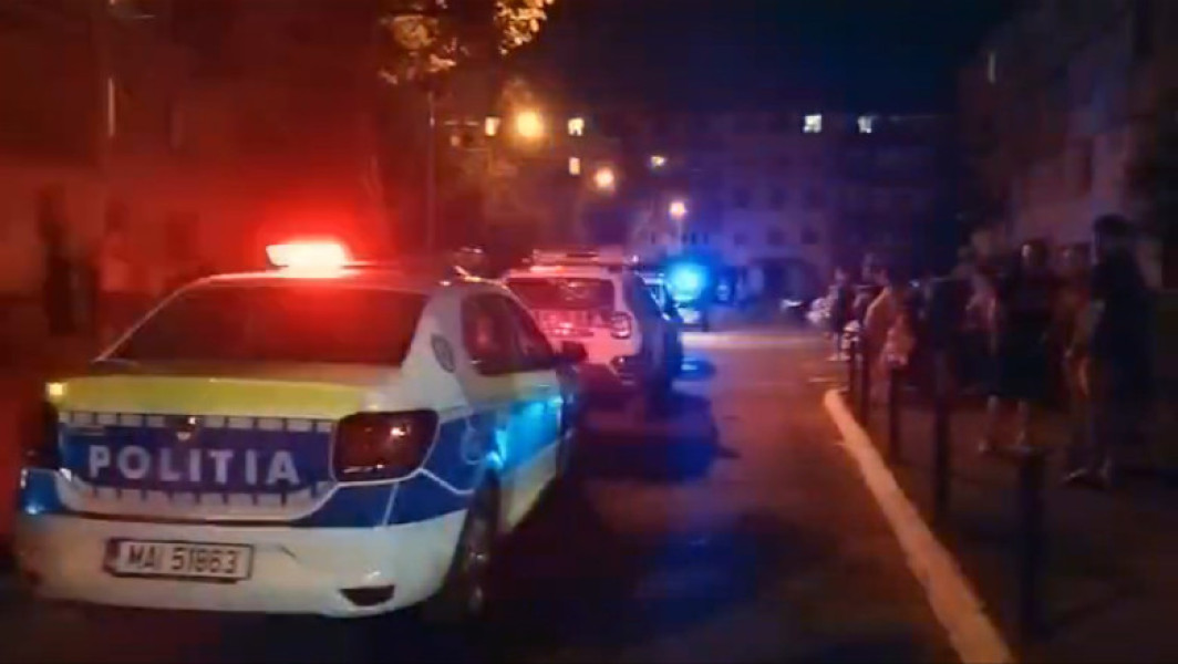 Video Crimă violentă într-un bloc din Brașov. Suspectul, prins de polițiști după o urmărire scurtă